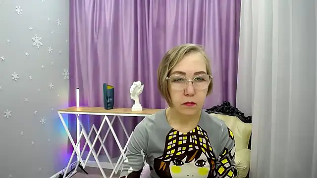 queen a n i online show from November 17, 2025, 12:00 pm