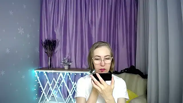 queen a n i online show from March 22, 2026, 8:29 am