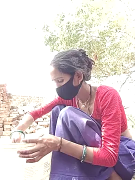 Snapshot of Mohni_Das chatting on May 14, 2026, 5:03 am Mohni Das online show from May 14, 2026, 5:03 am
