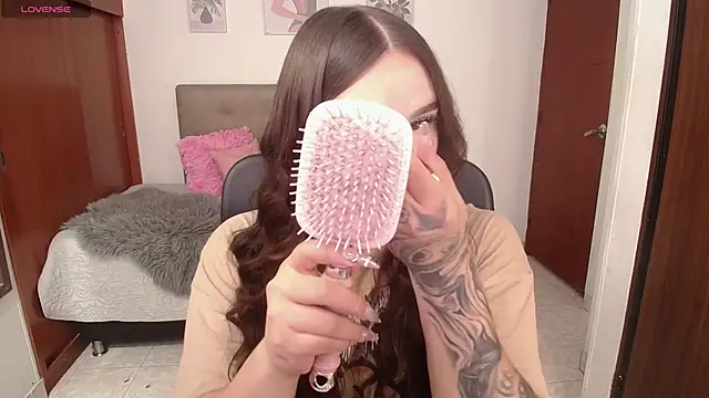 Miley Baker online show from December 4, 2025, 2:48 pm