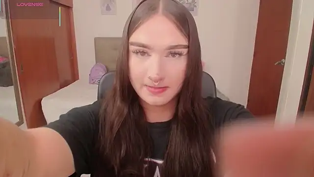 Snapshot of Miley_Baker chatting on February 26, 2026, 1:32 pm Miley Baker online show from February 26, 2026, 1:32 pm