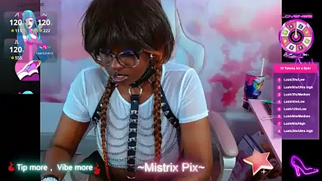 Snapshot of Pixiebob25 chatting on December 6, 2024, 11:22 am Pixiebob25 online show from December 6, 2024, 11:22 am