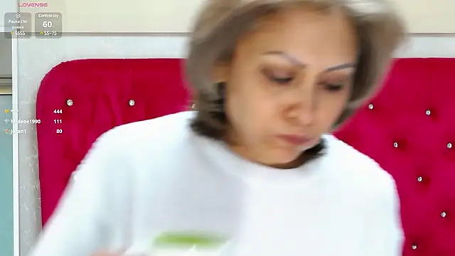 Snapshot of LoraDelNiro chatting on March 7, 2025, 1:18 pm LoraDelNiro online show from March 7, 2025, 1:18 pm