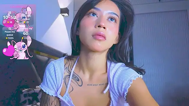 Mia Tin online show from October 16, 2025, 1:23 pm