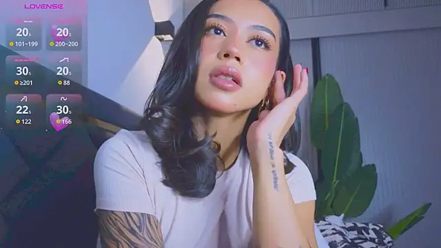 Mia Tin online show from November 7, 2025, 5:35 pm