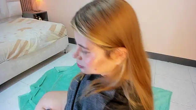 EYMI TOMSOM online show from October 28, 2025, 11:03 am