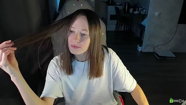 Courtney Luv online show from October 3, 2025, 12:57 pm