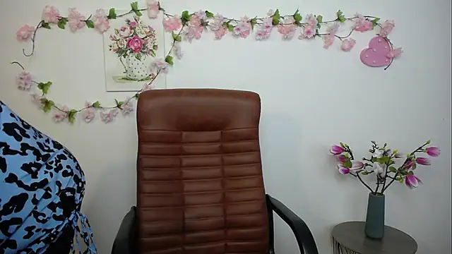 Snapshot of AliceInksSweetty chatting on September 12, 2025, 6:02 am AliceInksSweetty online show from September 12, 2025, 6:02 am