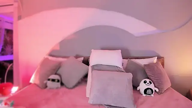 Snapshot of Nicolle_W chatting on October 3, 2025, 11:51 am Nicolle W online show from October 3, 2025, 11:51 am