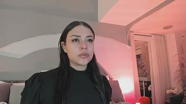 Snapshot of Nicolle_W chatting on October 24, 2025, 12:01 pm Nicolle W online show from October 24, 2025, 12:01 pm