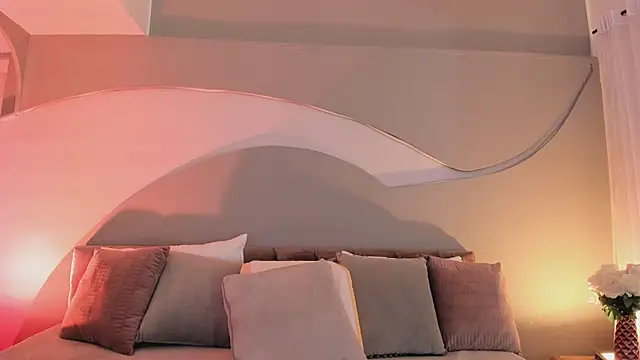 Snapshot of Nicolle_W chatting on October 29, 2025, 11:56 am Nicolle W online show from October 29, 2025, 11:56 am