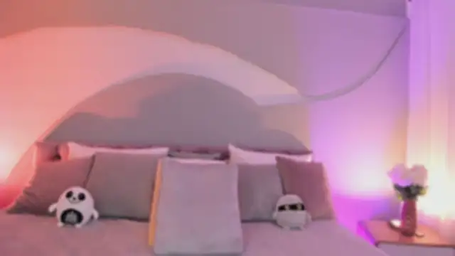 Snapshot of Nicolle_W chatting on October 30, 2025, 11:55 am Nicolle W online show from October 30, 2025, 11:55 am