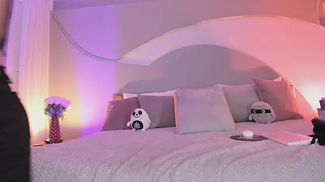 Snapshot of Nicolle_W chatting on October 31, 2025, 11:55 am Nicolle W online show from October 31, 2025, 11:55 am