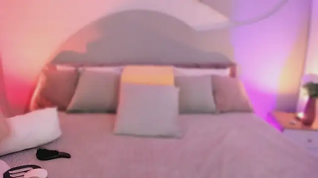 Snapshot of Nicolle_W chatting on November 3, 2025, 12:50 pm Nicolle W online show from November 3, 2025, 12:50 pm