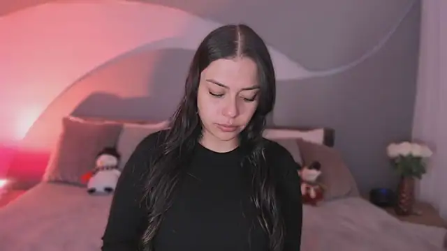 Nicolle W online show from December 3, 2025, 11:41 am