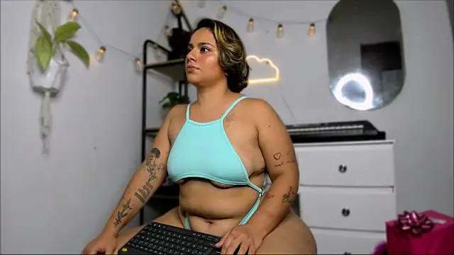 Snapshot of susy_angel chatting on December 19, 2024, 2:56 am susy angel online show from December 19, 2024, 2:56 am