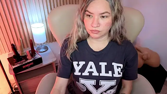 MarianL0ve online show from October 13, 2025, 10:48 am