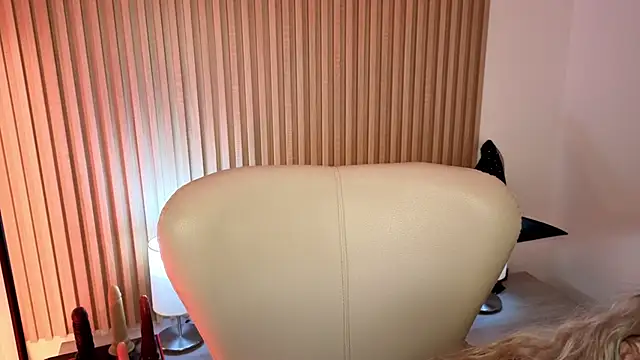 MarianL0ve online show from October 18, 2025, 11:00 am