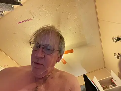 Snapshot of jck1m0t chatting on February 28, 2025, 11:45 pm jck1m0t online show from February 28, 2025, 11:45 pm