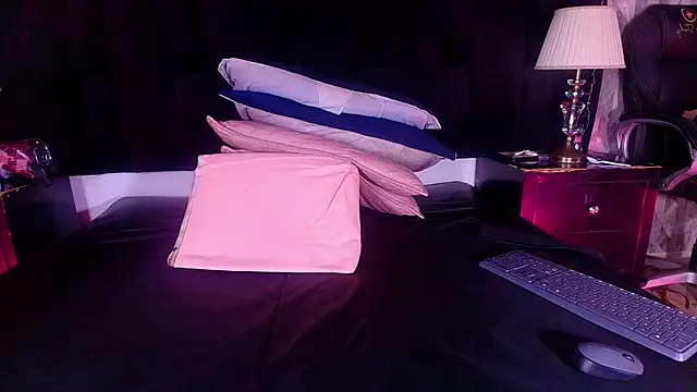 shelsyloreds online show from November 6, 2025, 11:55 am