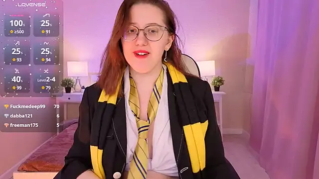 Snapshot of Charmy_Gracy chatting on December 16, 2024, 2:38 pm Charmy Gracy online show from December 16, 2024, 2:38 pm