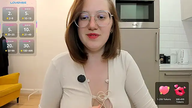 Snapshot of Charmy_Gracy chatting on June 19, 2026, 8:40 am Charmy Gracy online show from June 19, 2026, 8:40 am