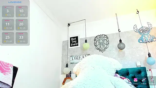 Snapshot of Rebeca_xs chatting on October 10, 2025, 8:24 am Rebeca xs online show from October 10, 2025, 8:24 am