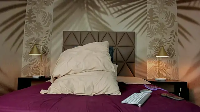 Scarleett 22 online show from February 13, 2026, 7:54 pm