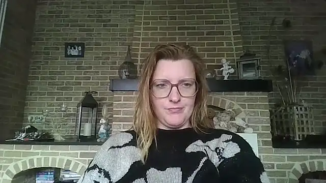 LiquidLeonie online show from May 10, 2026, 5:01 am