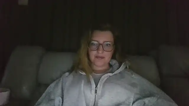 LiquidLeonie online show from May 13, 2026, 3:15 am