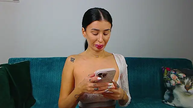 Snapshot of SaraDaisy chatting on October 11, 2025, 5:00 pm SaraDaisy online show from October 11, 2025, 5:00 pm