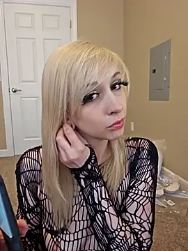 AmethystFoxx online show from October 8, 2025, 6:27 pm