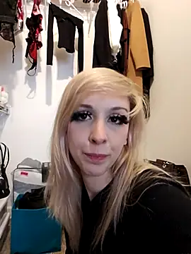 AmethystFoxx online show from January 13, 2026, 6:13 pm