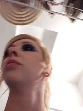 Snapshot of AmethystFoxx chatting on March 13, 2026, 9:43 pm AmethystFoxx online show from March 13, 2026, 9:43 pm