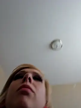 Snapshot of AmethystFoxx chatting on March 25, 2026, 6:47 pm AmethystFoxx online show from March 25, 2026, 6:47 pm