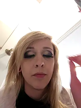 Snapshot of AmethystFoxx chatting on April 13, 2026, 6:35 pm AmethystFoxx online show from April 13, 2026, 6:35 pm