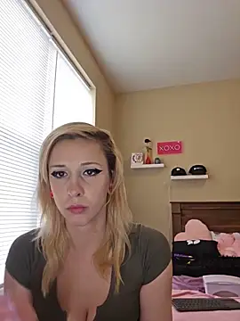 AmethystFoxx online show from May 25, 2026, 6:25 pm