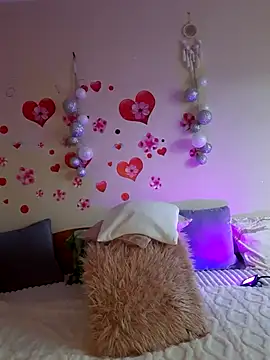 BellaBellaHot online show from November 5, 2025, 1:11 pm