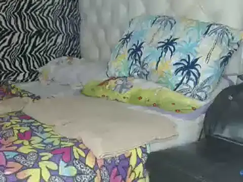 sharlot003 online show from February 7, 2025, 12:17 pm