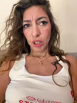 amanilouve online show from November 17, 2025, 7:36 am