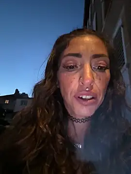 Snapshot of amanilouve chatting on March 2, 2026, 5:53 pm amanilouve online show from March 2, 2026, 5:53 pm