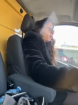 Snapshot of amanilouve chatting on March 5, 2026, 10:11 am amanilouve online show from March 5, 2026, 10:11 am