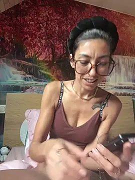 Snapshot of amanilouve chatting on March 10, 2026, 10:53 am amanilouve online show from March 10, 2026, 10:53 am