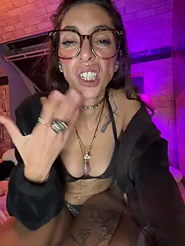 Snapshot of amanilouve chatting on March 10, 2026, 10:59 pm amanilouve online show from March 10, 2026, 10:59 pm