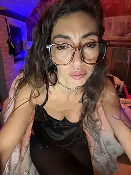 Snapshot of amanilouve chatting on March 11, 2026, 9:32 pm amanilouve online show from March 11, 2026, 9:32 pm