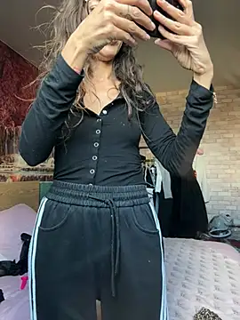 Snapshot of amanilouve chatting on March 14, 2026, 12:10 pm amanilouve online show from March 14, 2026, 12:10 pm