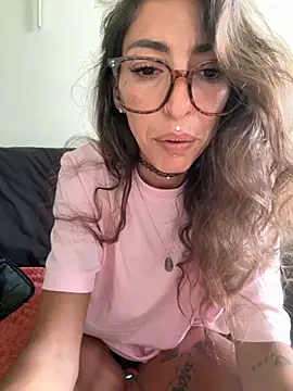 Snapshot of amanilouve chatting on March 22, 2026, 1:58 pm amanilouve online show from March 22, 2026, 1:58 pm