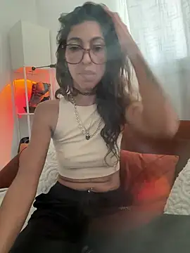 Snapshot of amanilouve chatting on March 28, 2026, 10:26 am amanilouve online show from March 28, 2026, 10:26 am