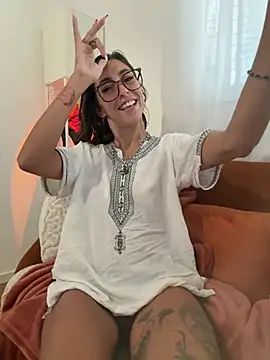 Snapshot of amanilouve chatting on March 30, 2026, 11:00 am amanilouve online show from March 30, 2026, 11:00 am