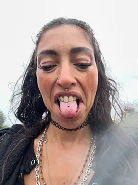 Snapshot of amanilouve chatting on March 31, 2026, 10:48 am amanilouve online show from March 31, 2026, 10:48 am